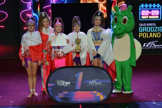 29 zawodniczek Akademii Tańca Sportowego Aster walczyło o tytuły Mistrzostw Świata International Dance Federation (IDF) – World Dance Championships