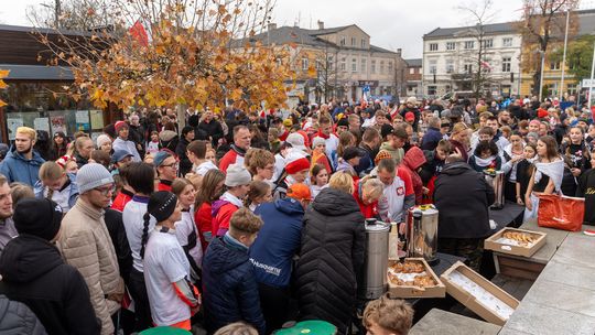 Morze biało-czerwonych barw na Tomaszowskim Biegu Niepodległości