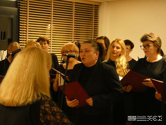 Muzyka, która leczy ciszej niż leki. Świąteczny koncert w tomaszowskim hospicjum