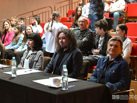 Przedwojenna elegancja spotkała młode głosy. Tomaszów zaśpiewał Fogga Przedwojenna elegancja spotkała młode głosy. Tomaszów zaśpiewał Fogga