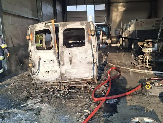 Tragiczny pożar hali w Olszowej. Nie żyje 48-letni mężczyzna