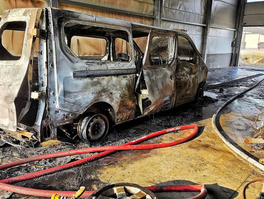 Tragiczny pożar hali w Olszowej. Nie żyje 48-letni mężczyzna