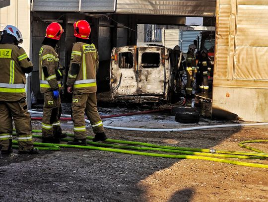 Tragiczny pożar hali w Olszowej. Nie żyje 48-letni mężczyzna