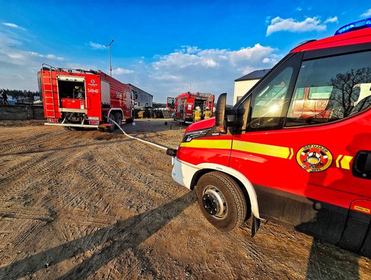 Tragiczny pożar hali w Olszowej. Nie żyje 48-letni mężczyzna