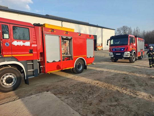 Tragiczny pożar hali w Olszowej. Nie żyje 48-letni mężczyzna