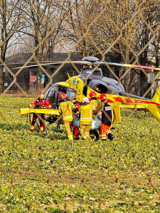 Tragiczny pożar hali w Olszowej. Nie żyje 48-letni mężczyzna