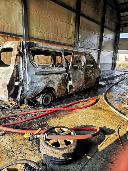 Tragiczny pożar hali w Olszowej. Nie żyje 48-letni mężczyzna