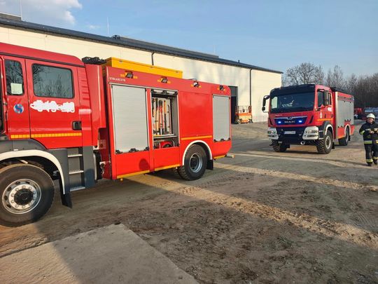 Tragiczny pożar hali w Olszowej. Nie żyje 48-letni mężczyzna