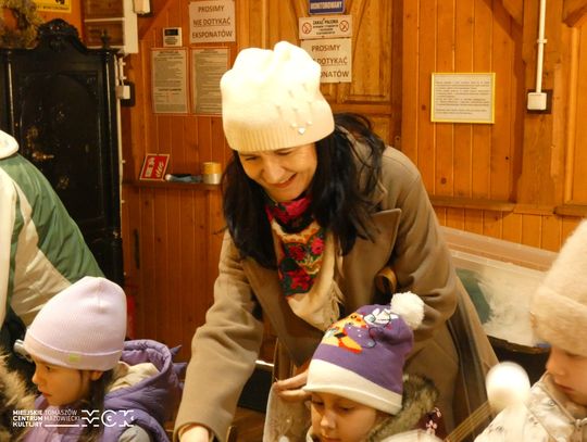 W Skansenie Rzeki Pilicy pożegnali zimę. Były Marzanny, wiersze i wiosenny pochód