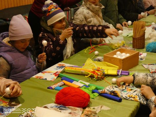 W Skansenie Rzeki Pilicy pożegnali zimę. Były Marzanny, wiersze i wiosenny pochód