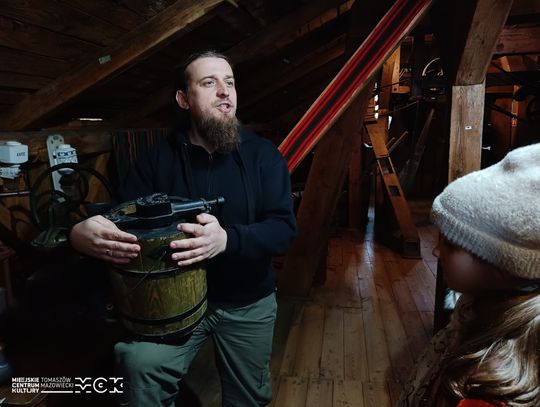 W Skansenie Rzeki Pilicy pożegnali zimę. Były Marzanny, wiersze i wiosenny pochód