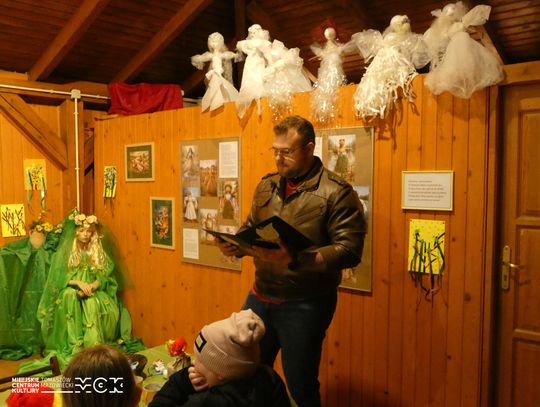 W Skansenie Rzeki Pilicy pożegnali zimę. Były Marzanny, wiersze i wiosenny pochód