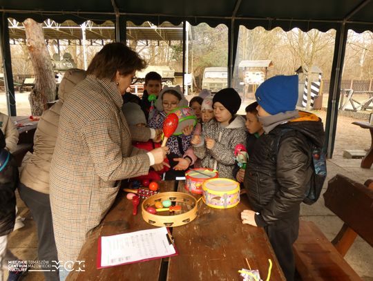 W Skansenie Rzeki Pilicy pożegnali zimę. Były Marzanny, wiersze i wiosenny pochód