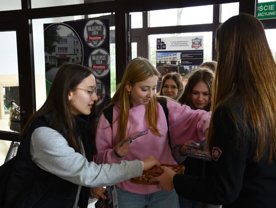 Tłumy na Drzwiach Otwartych w II LO w Tomaszowie Mazowieckim. „Arbuzy” przyciągnęły ósmoklasistów