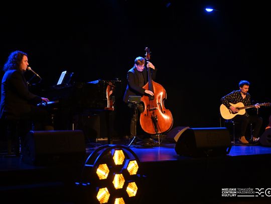 XIX Tomaszowskie Teatralia rozpoczęte. Nastrojowy wieczór pełen muzyki i poezji