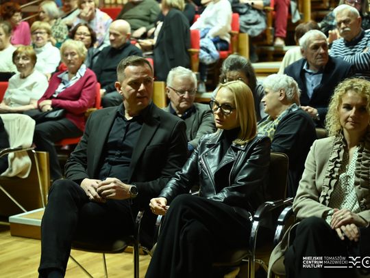 XIX Tomaszowskie Teatralia rozpoczęte. Nastrojowy wieczór pełen muzyki i poezji