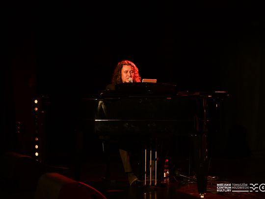 XIX Tomaszowskie Teatralia rozpoczęte. Nastrojowy wieczór pełen muzyki i poezji