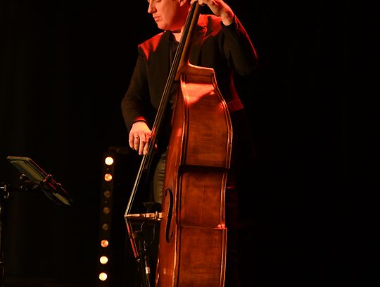 XIX Tomaszowskie Teatralia rozpoczęte. Nastrojowy wieczór pełen muzyki i poezji