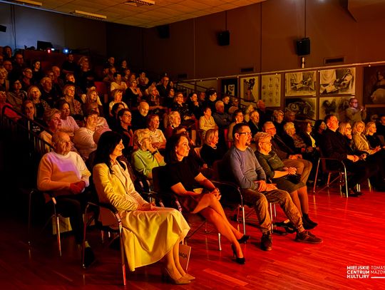 XIX Tomaszowskie Teatralia rozpoczęte. Nastrojowy wieczór pełen muzyki i poezji