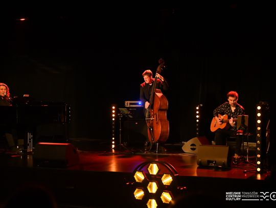 XIX Tomaszowskie Teatralia rozpoczęte. Nastrojowy wieczór pełen muzyki i poezji