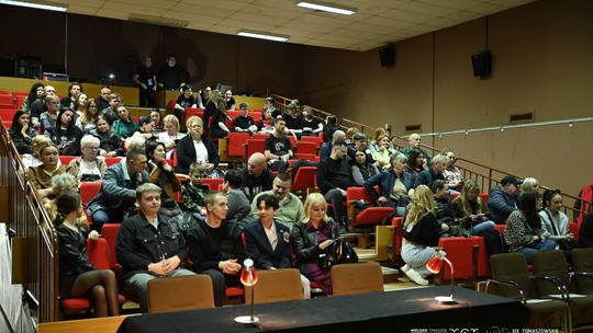 Teatralne emocje opanowały scenę od samego rana Teatralne emocje opanowały scenę od samego rana