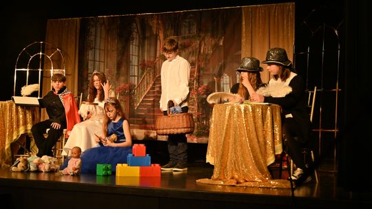 Młodzi aktorzy na scenie MCK Tkacz. Trzeci dzień XIX Tomaszowskich Teatraliów pełen emocji Młodzi aktorzy na scenie MCK Tkacz. Trzeci dzień XIX Tomaszowskich Teatraliów pełen emocji