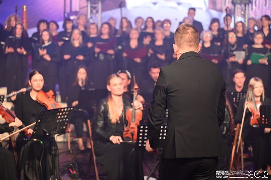 Muzyka, która zatrzymuje czas. Wyjątkowy koncert pasyjny w Tomaszowie Mazowieckim