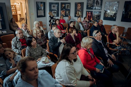 Słuchacze zainteresowani historią miłości Juliana Tuwima i Stefanii Marchew