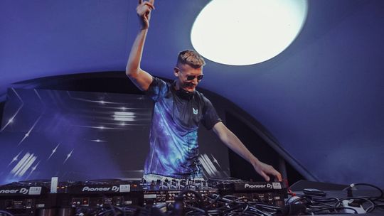 Przystań zagrała jak klub pod gołym niebem. Pierwsza Tomaszowska Noc DJ-ów już za nami