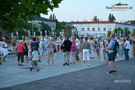 Plac Kościuszki znów zatańczył. „Roztańczony Tomaszów” przyciągnął mieszkańców