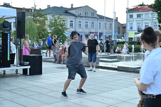 Plac Kościuszki znów zatańczył. „Roztańczony Tomaszów” przyciągnął mieszkańców