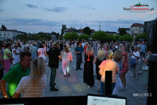 Plac Kościuszki znów zatańczył. „Roztańczony Tomaszów” przyciągnął mieszkańców