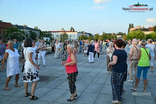 Plac Kościuszki znów zatańczył. „Roztańczony Tomaszów” przyciągnął mieszkańców