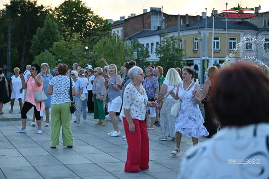 Plac Kościuszki znów zatańczył. „Roztańczony Tomaszów” przyciągnął mieszkańców