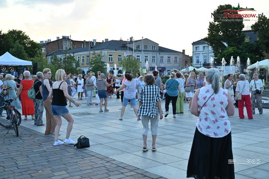 Plac Kościuszki znów zatańczył. „Roztańczony Tomaszów” przyciągnął mieszkańców