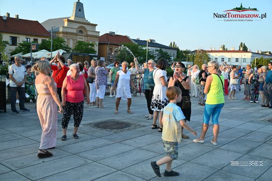 Plac Kościuszki znów zatańczył. „Roztańczony Tomaszów” przyciągnął mieszkańców