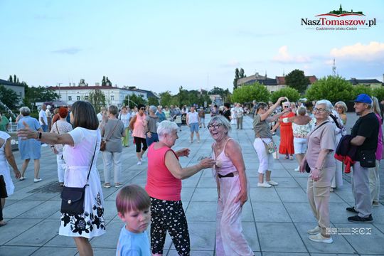 Plac Kościuszki znów zatańczył. „Roztańczony Tomaszów” przyciągnął mieszkańców