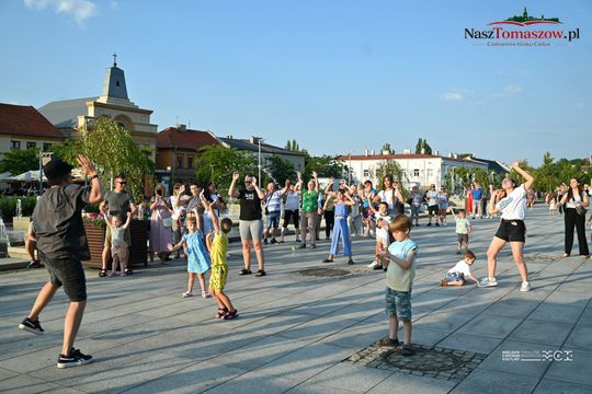 Plac Kościuszki znów zatańczył. „Roztańczony Tomaszów” przyciągnął mieszkańców