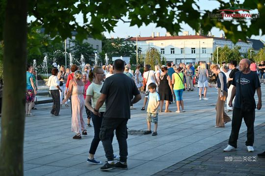Plac Kościuszki znów zatańczył. „Roztańczony Tomaszów” przyciągnął mieszkańców