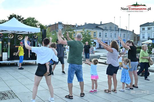 Plac Kościuszki znów zatańczył. „Roztańczony Tomaszów” przyciągnął mieszkańców