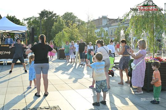 Plac Kościuszki znów zatańczył. „Roztańczony Tomaszów” przyciągnął mieszkańców