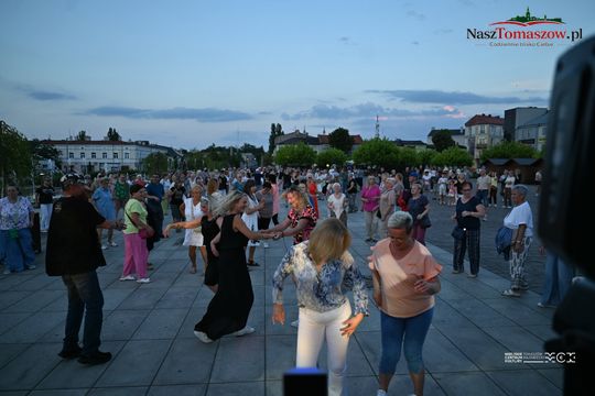 Plac Kościuszki znów zatańczył. „Roztańczony Tomaszów” przyciągnął mieszkańców