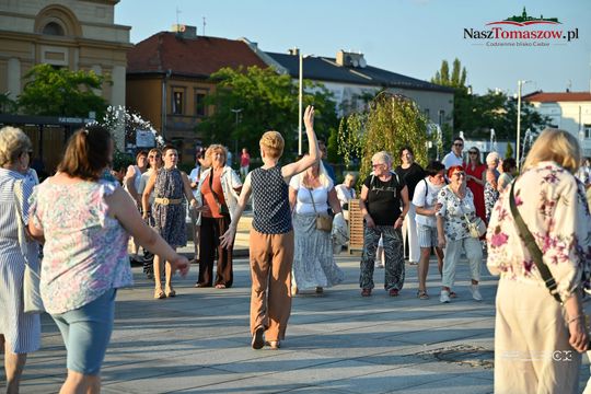 Plac Kościuszki znów zatańczył. „Roztańczony Tomaszów” przyciągnął mieszkańców