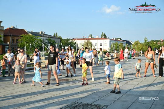 Plac Kościuszki znów zatańczył. „Roztańczony Tomaszów” przyciągnął mieszkańców