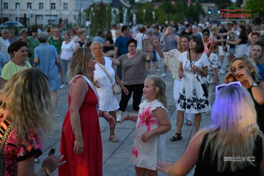 Plac Kościuszki znów zatańczył. „Roztańczony Tomaszów” przyciągnął mieszkańców