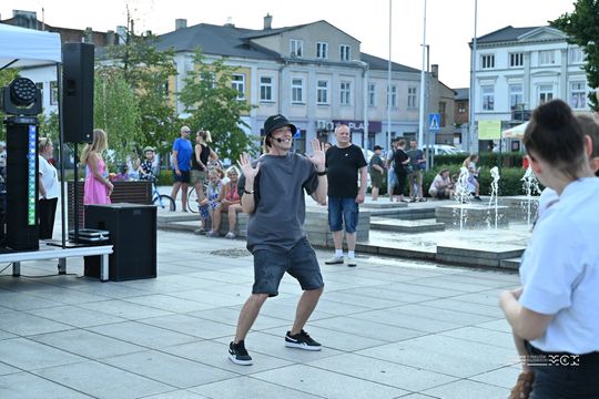 Plac Kościuszki znów zatańczył. „Roztańczony Tomaszów” przyciągnął mieszkańców