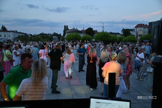 Plac Kościuszki znów zatańczył. „Roztańczony Tomaszów” przyciągnął mieszkańców