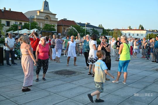 Plac Kościuszki znów zatańczył. „Roztańczony Tomaszów” przyciągnął mieszkańców
