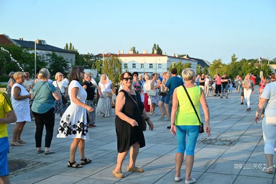Plac Kościuszki znów zatańczył. „Roztańczony Tomaszów” przyciągnął mieszkańców