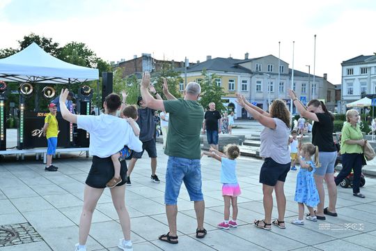 Plac Kościuszki znów zatańczył. „Roztańczony Tomaszów” przyciągnął mieszkańców